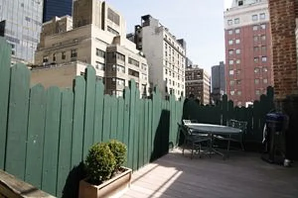 Sold by Douglas Elliman | media 24