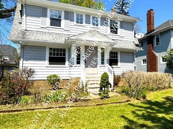 1542 Parkhill Rd, Cleveland Heights, OH 44121