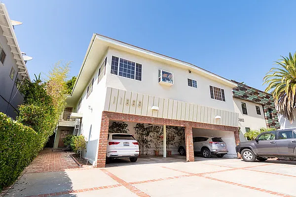 1 bed, 700 sqft, $3,100 — Photo 2