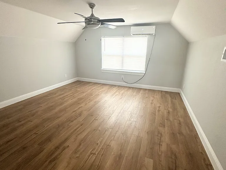Live Oak Dr — Photo 3