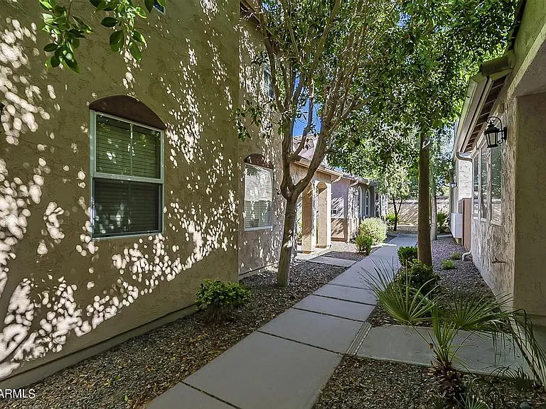 10052 E Isleta Ave — Photo 3