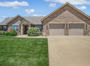 211 E Halifax Dr, Waterloo, IL 62298