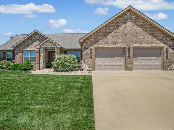 211 E Halifax Dr, Waterloo, IL 62298