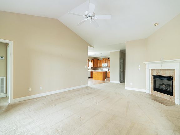 3rd image of 1079 Creekside Village Way