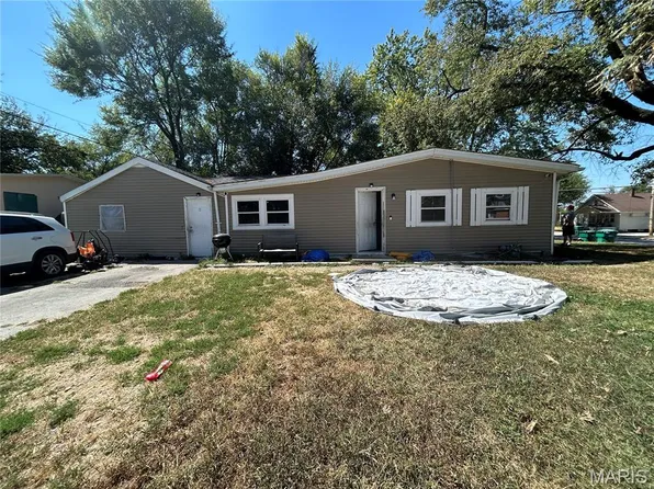 404 Range Ln, Cahokia, IL 62206