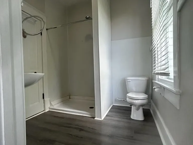 412 Johnson St — Photo 12