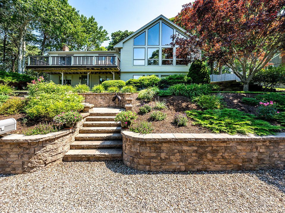 1st image of 12 Leslie Ln