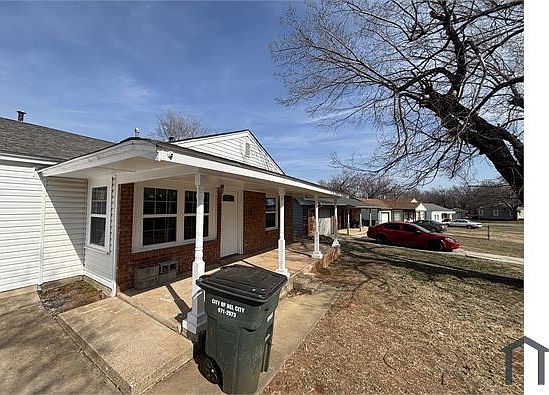 3rd image of 3821 SE 24th St
