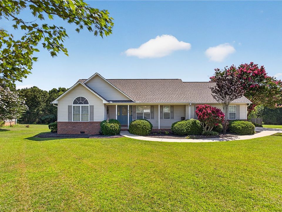 1st image of 612 Providence Point Dr