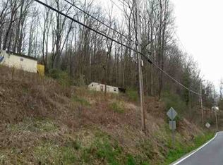 (rear) Deans Drive, Fairmont, WV 26554