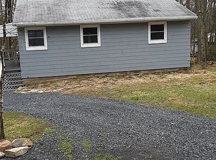 9075 Robinhood Dr, Kunkletown, PA 18058
