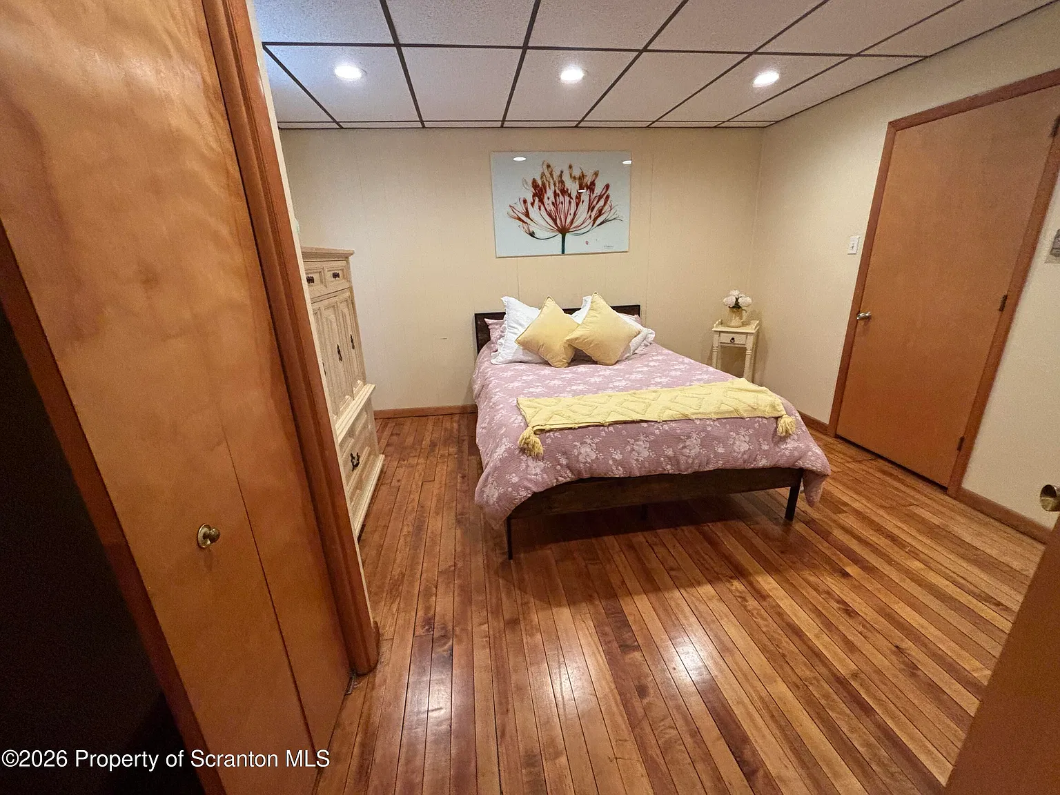 2 bed, 1.0 bath, 900 sqft, $1,600 — Photo 2