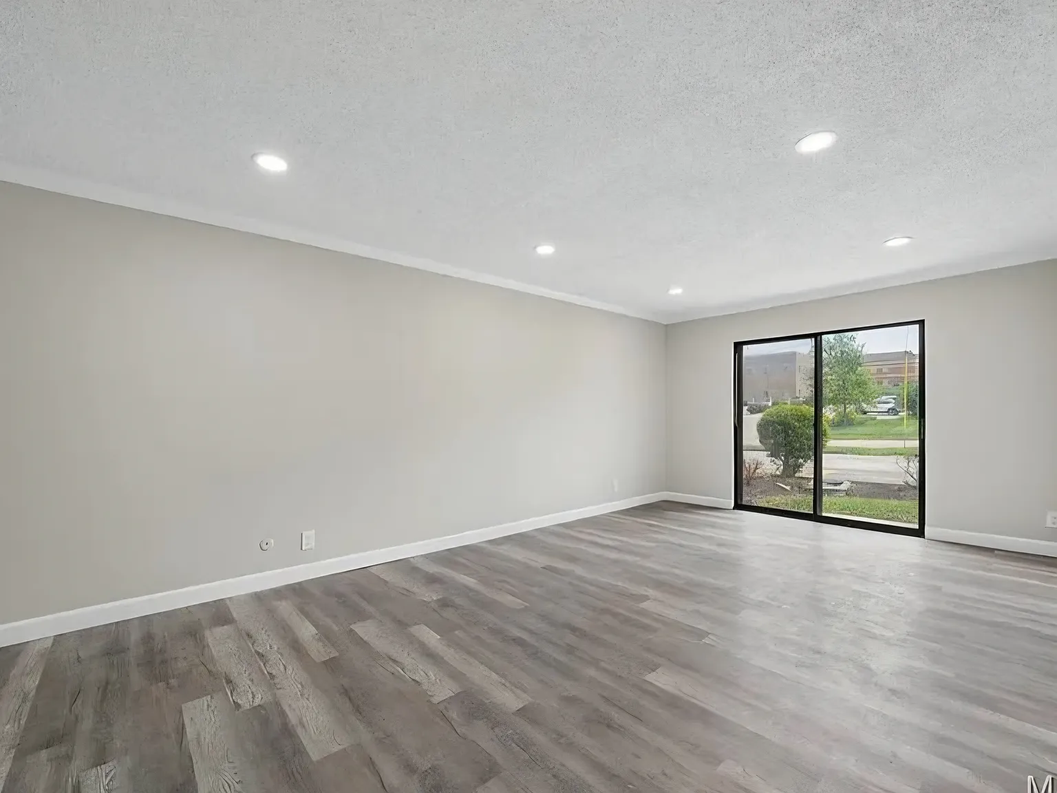 2 bed, 1050 sqft, $2,500 — Photo 3