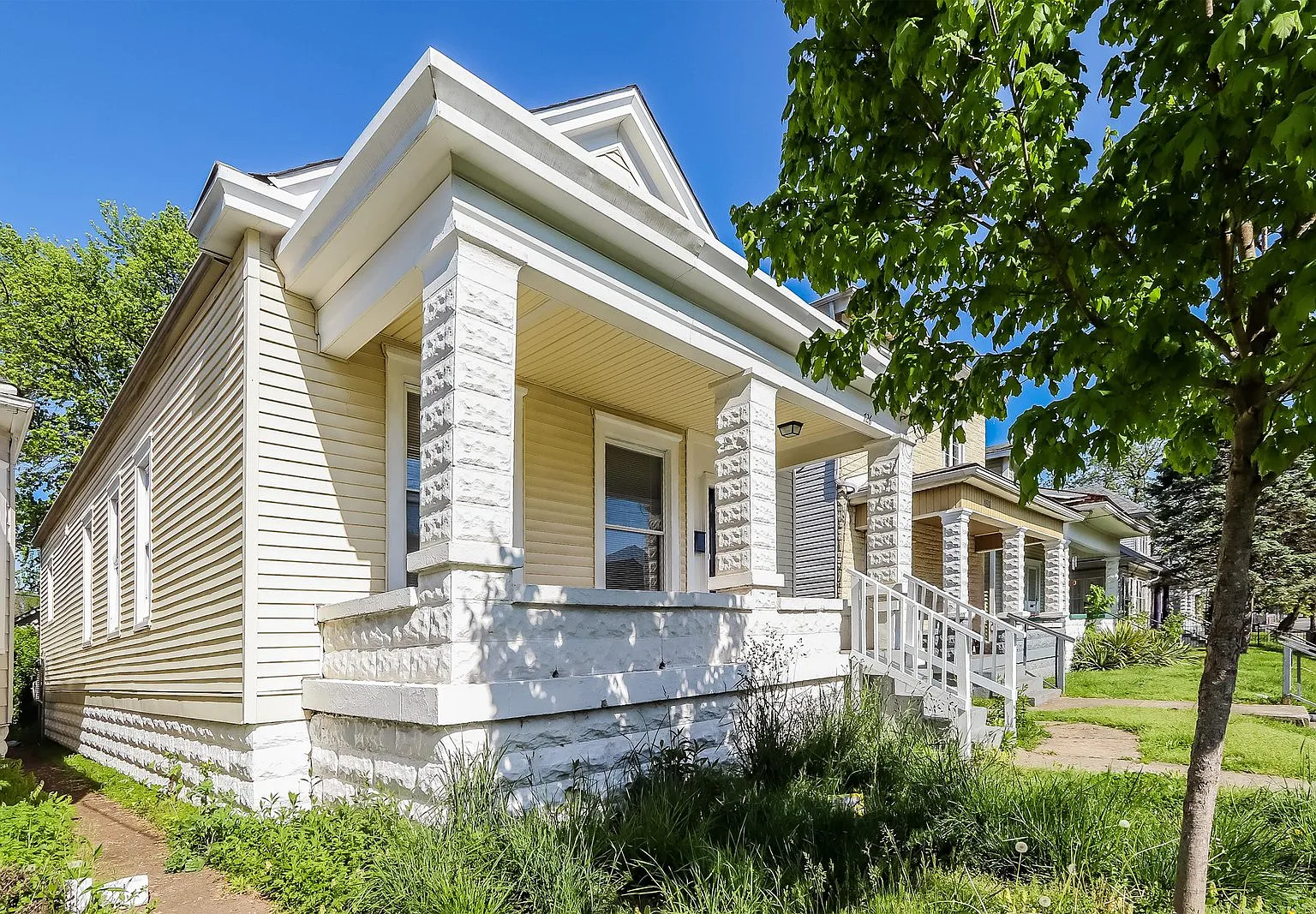 3 bed, 1.0 bath, 1330 sqft, $990 — Photo 3