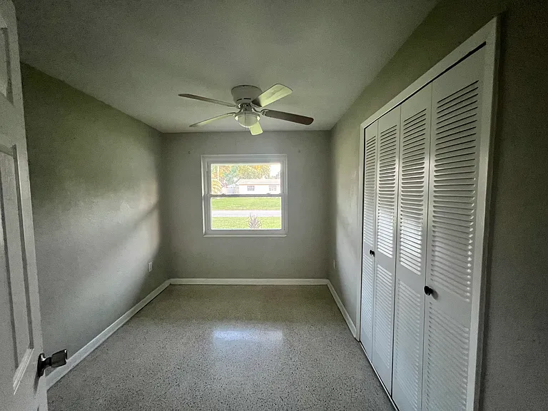 2430 Lorna Dr — Photo 1