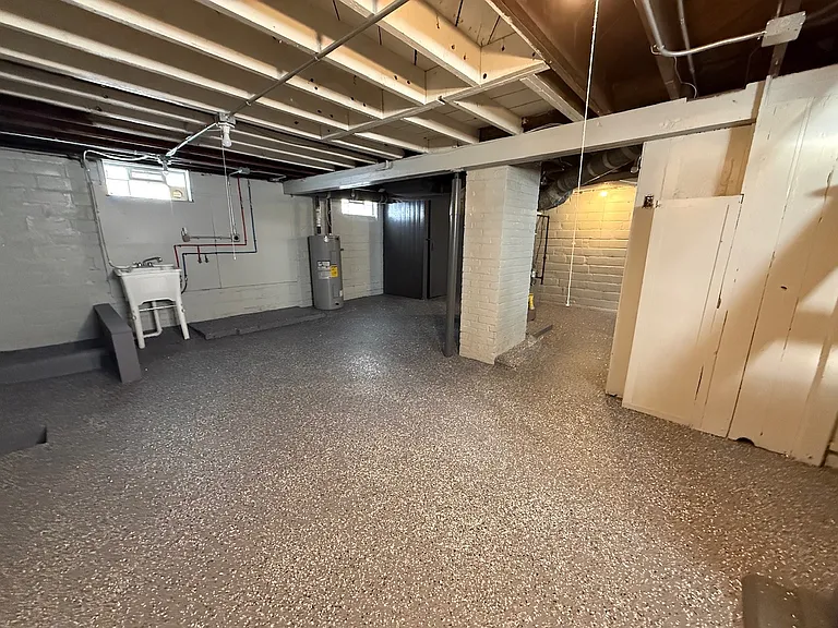 17901 Delavan Ave — Photo 15