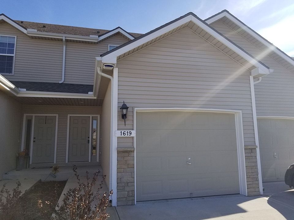1st image of 1619 N 127th St