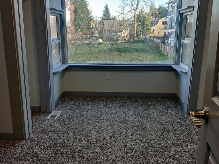Bedroom 5 (upper level)