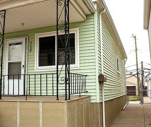 2nd image of 2428 Whalen St