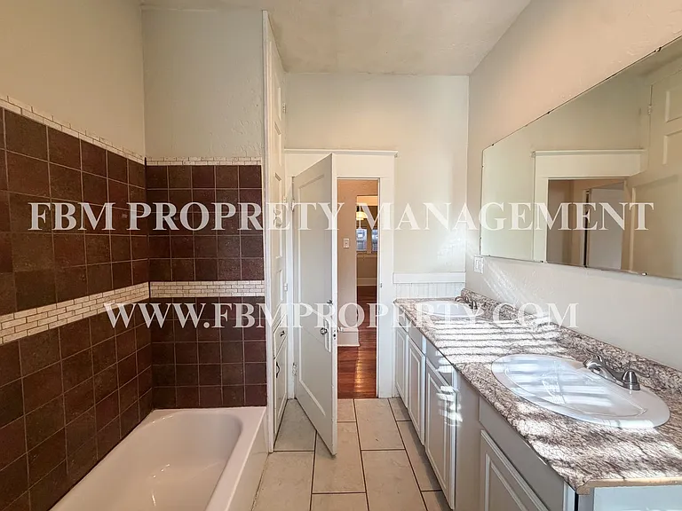 604 W Knox St — Photo 20