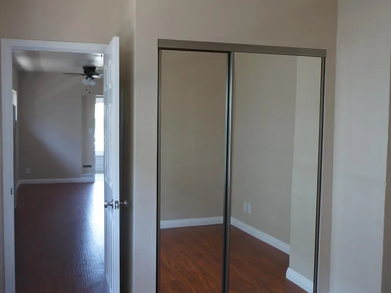 3662 1/2 Arlington Ave — Photo 5