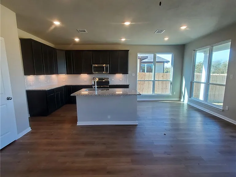 1308 Kingsgate Dr — Photo 11