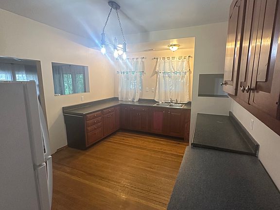 4th image of 1546 Lee St E #A