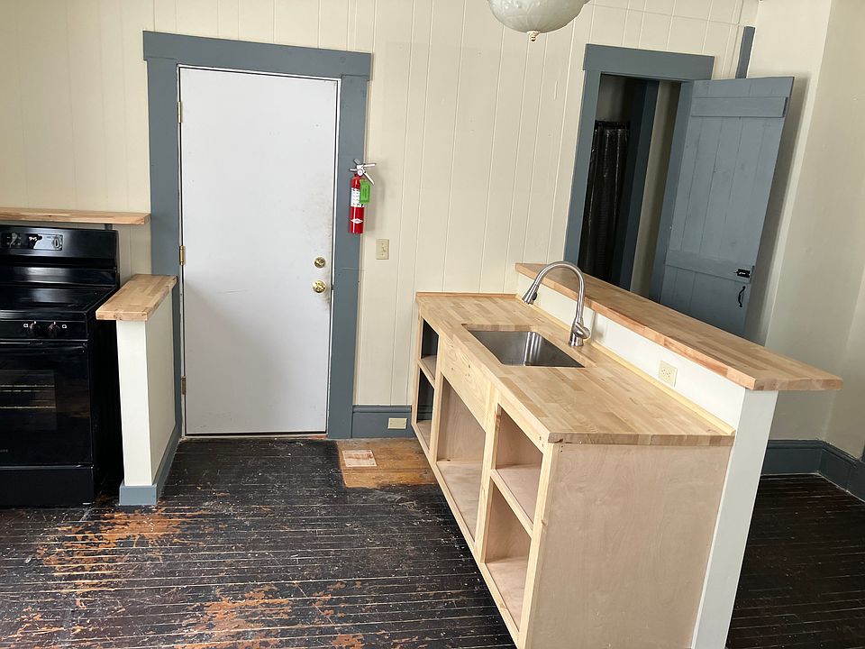 2nd image of 106 Church St #2
