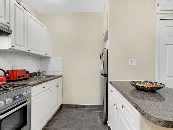 3rd image of 318 W 101st St APT 1