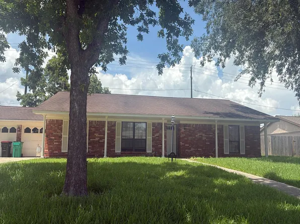 4818 Burning Tree Dr, Baytown, TX 77521