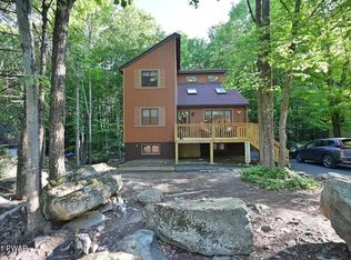 13 Hemlock Ln, Lake Ariel, PA 18436