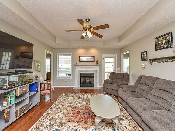3rd image of 184 Honeysuckle Dr