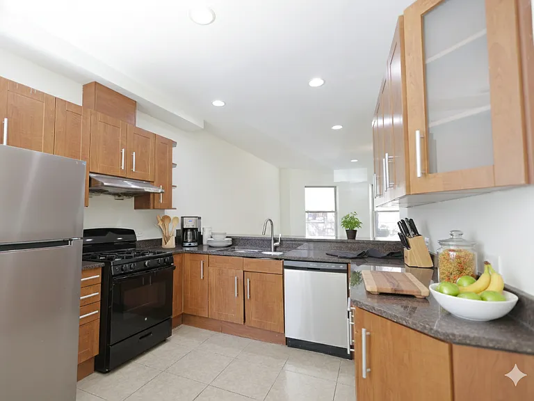 1223 E 52nd St #1 — Photo 3