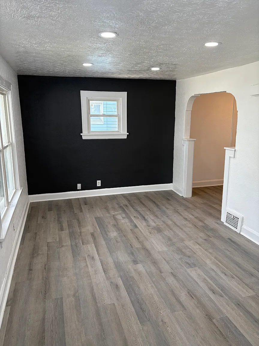 10616 Nelson Ave photo 1