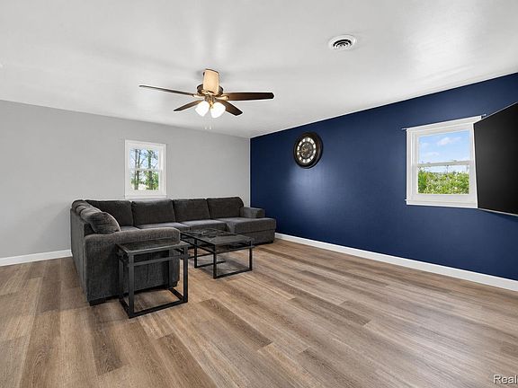 4th image of 1486 Ives Ave