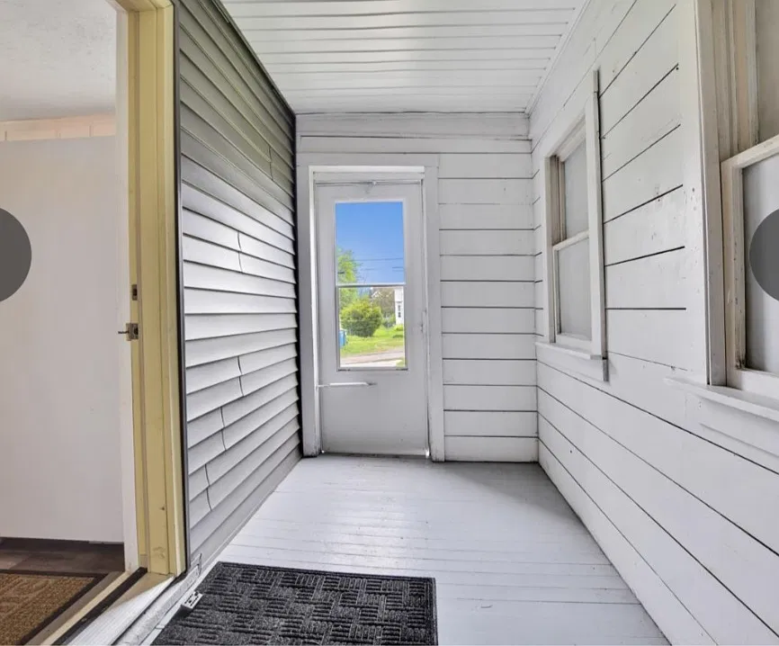 3 bed, 1892 sqft, $1,750 — Photo 2