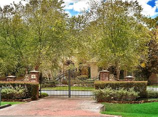 9819 Stonebridge Lake Dr, Tomball, TX 77375