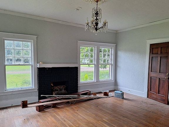2nd image of 384 2nd St