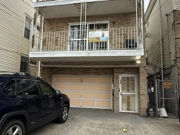 19 Roosevelt Avenue image 1 of 20