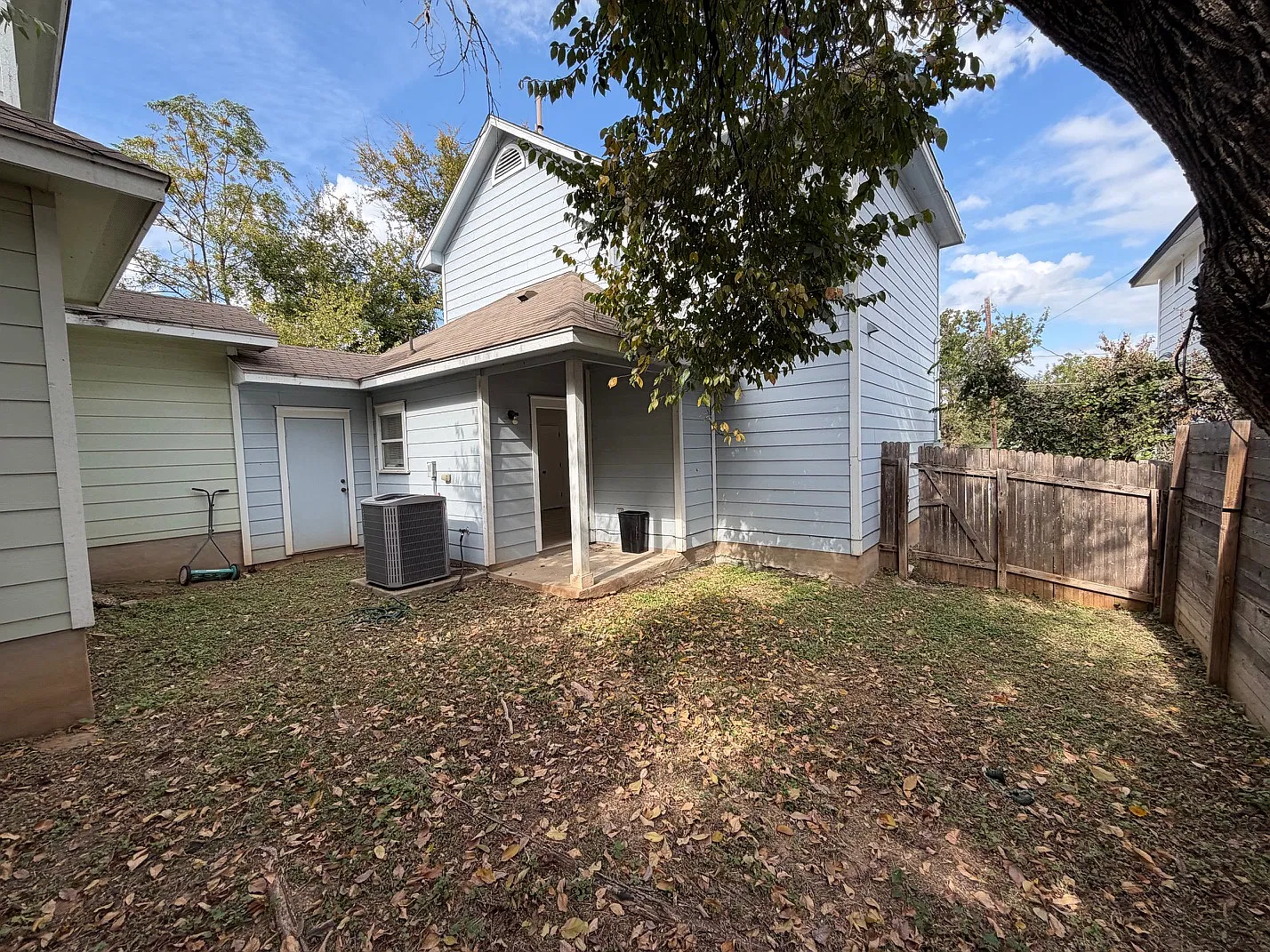 3 bed, 1400 sqft, $2,200 — Photo 3