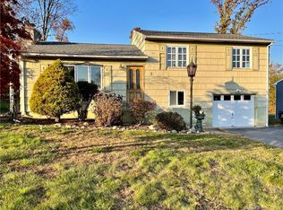 3 Mist Hill Dr, Brookfield, CT 06804