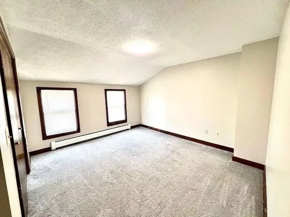 892 Saint James Ave Floor 3, Springfield, MA 01104