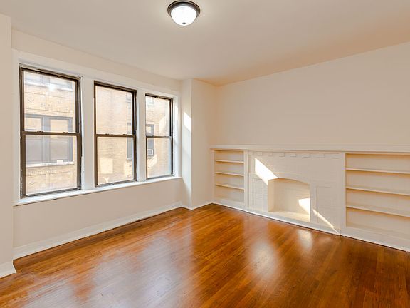 3rd image of 1028 E Hyde Park Blvd APT 1N