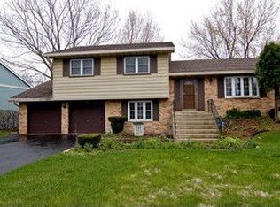 403 Fernwood Dr, Westmont, IL 60559
