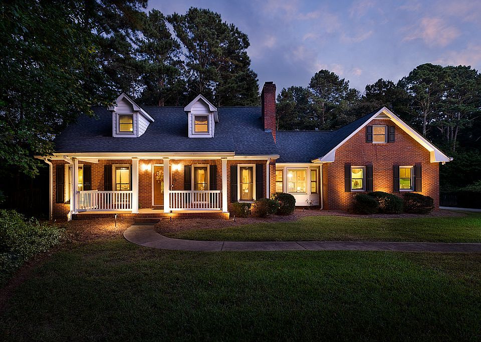 1st image of 210 Three Oaks Dr
