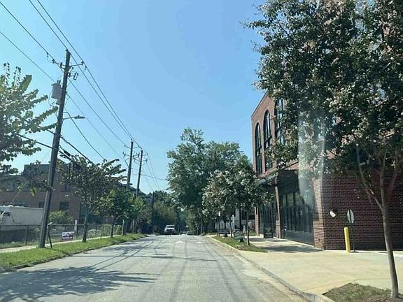 Exterior Neighborhood (street photo)