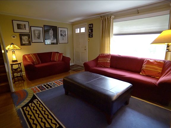 Living room (front door)