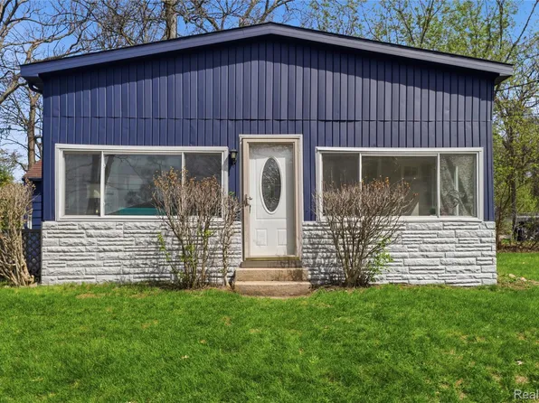 4168 Minnetonka Dr, Linden, MI 48451