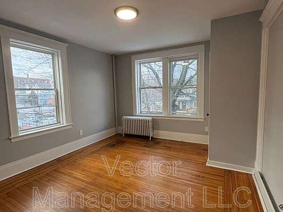 4th image of 1476 Chapel St #202