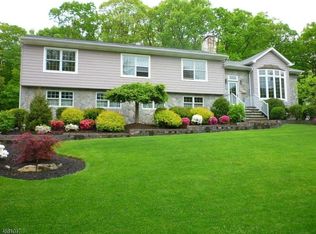 9 Ferncliff Rd, Morris Plains, NJ 07950